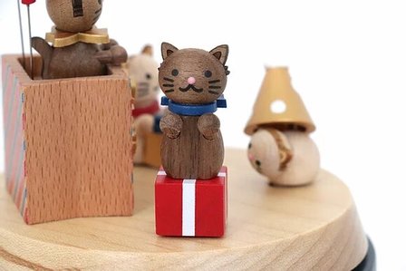 Wooderful Life Music Box – Happy Birthday