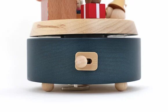 Wooderful Life Music Box – Happy Birthday